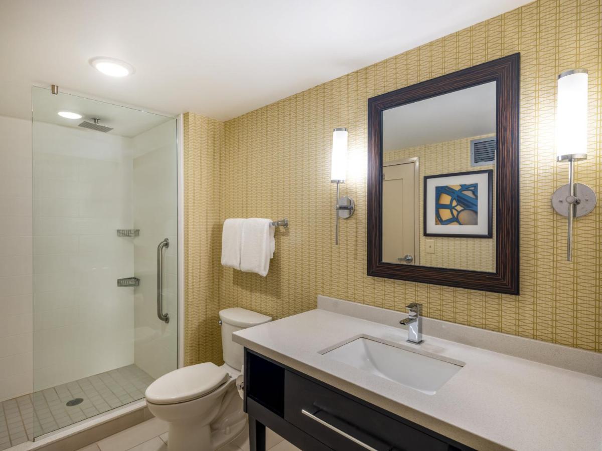 Holiday Inn Greensboro Coliseum By Ihg Экстерьер фото